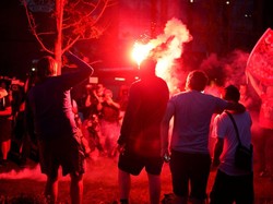 Fans Liverpool Rayakan Juara Liga Inggris di Tengah Pandemi Corona