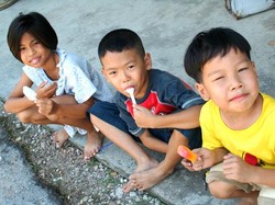 Makanan Impian Anak-anak Yatim Ini Ternyata Hanya Makanan Sederhana