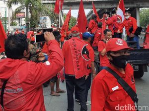 Massa Long March DPC PDIP Jakut Mulai Berkumpul di Jalan Yos Sudarso