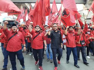 Orasi Massa DPC PDIP Jakut Saat Long March: Kibarkan Terus Bendera Kita!