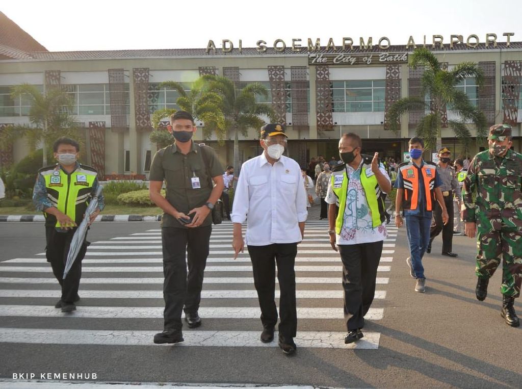 Menhub Tinjau Protokol Kesehatan di Simpul Transportasi Yogya dan Solo Menhub Tinjau Protokol Kesehatan di Simpul Transportasi Yogya dan Solo