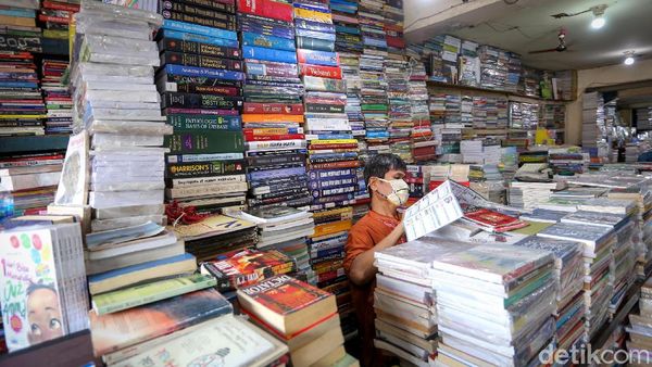 Pedagang Buku Kwitang Bertahan di Masa Pandemi