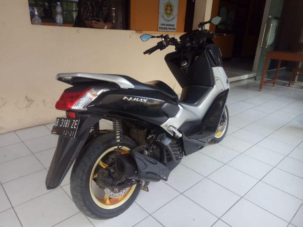 Motor Ini Sudah Sebulan Dititipkan di Kantor Polisi, Pemiliknya Misterius Motor Ini Sudah Sebulan Dititipkan di Kantor Polisi, Pemiliknya Misterius