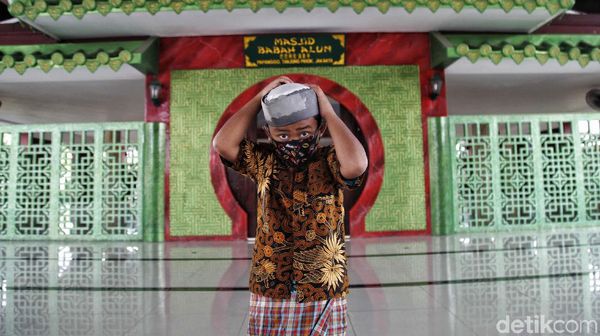 Potret Salat Jumat di Masjid Babah Alun saat New Normal