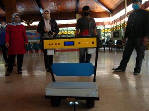 Keren! Pemuda Lulusan SMP Ini Buat Nyong Robot Tegal