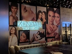 Kylie Jenner Pamer Ruang Bawah Tanah Rumah yang Dijadikan Bar dan Bioskop