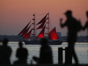 Omicron Datang, Vakansi Melayang