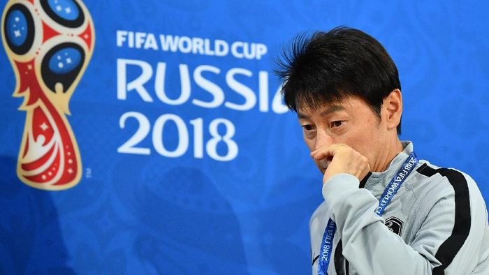 Shin Tae-Yong ROSTOV, RUSSIA - JUNE 22: Shin Tae-Yong coach of South Korea, gestures during a training and press conference ahead of the match against Mexico as part of FIFA World Cup Russia 2018 at Rostov Arena on June 22, 2018 in Rostov, Russia. (Photo by Hector Vivas/Getty Images)