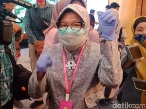 Risma Maksimalkan Transisi New Normal Agar Perekonomian Surabaya Tak Anjlok