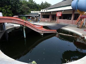 Miris! Waterpark ini Jadi Kolam Lele Gegara Corona Miris! Waterpark ini Jadi Kolam Lele Gegara Corona
