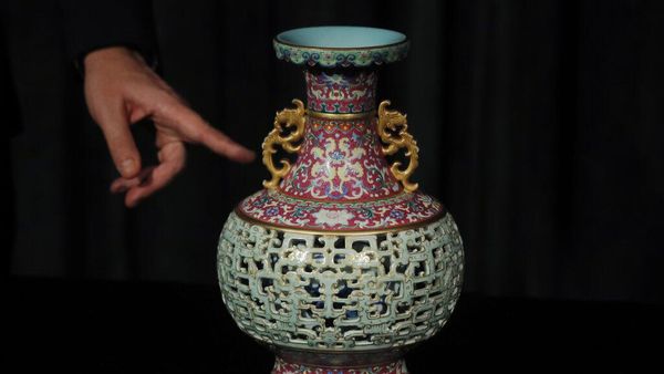 Wow! Vas Antik dari China Ini Siap Dilelang Rp 165 M