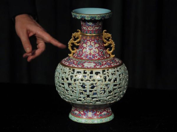 Wow! Vas Antik dari China Ini Siap Dilelang Rp 165 M
