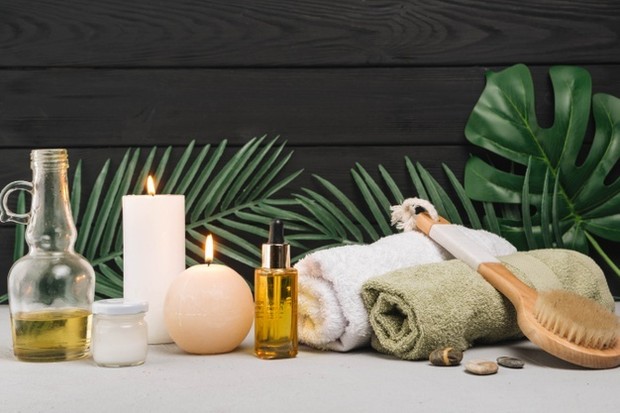 Minyak pijat dapat digunakan untuk memberikan relaksasi pada tubuh ketika sedang memijat.