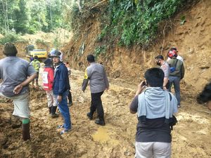 Alat Berat Diterjunkan Cegah Longsor Susulan di Palopo Sulsel