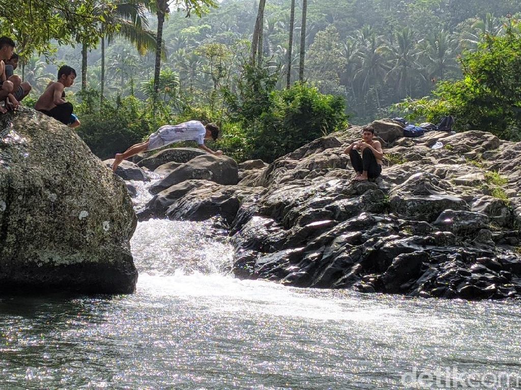 Cadas Ngampar, Tempat Basah-basahan Asyik di Ciamis Cadas Ngampar, Tempat Basah-basahan Asyik di Ciamis