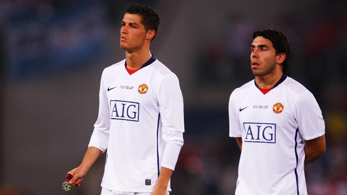 Carlos Tevez ingin menduetkan Lionel Messi dan Cristiano Ronaldo di laga perpisahan. (Foto: Getty Images/Laurence Griffiths)