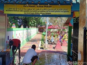 Ini Alasan Kenapa Makam di Madiun Dicat Warna-warni
