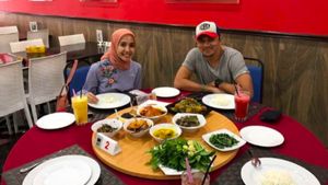 Engku Emran dan Laudya Cynthia Bella Kulineran Bareng Sebelum Isu Retak