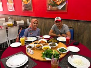 Engku Emran dan Laudya Cynthia Bella Kulineran Bareng Sebelum Isu Retak