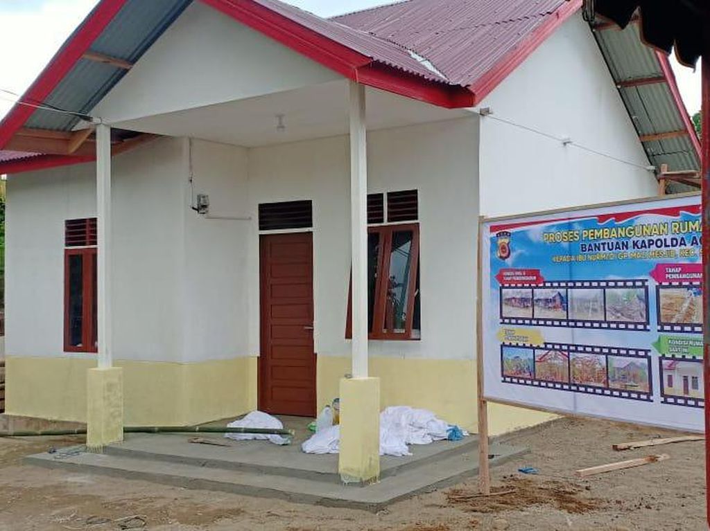 Kisah Nurmiati Puluhan Tahun Tinggal di Gubuk Reyot Kini di Rumah Layak Kisah Nurmiati Puluhan Tahun Tinggal di Gubuk Reyot Kini di Rumah Layak
