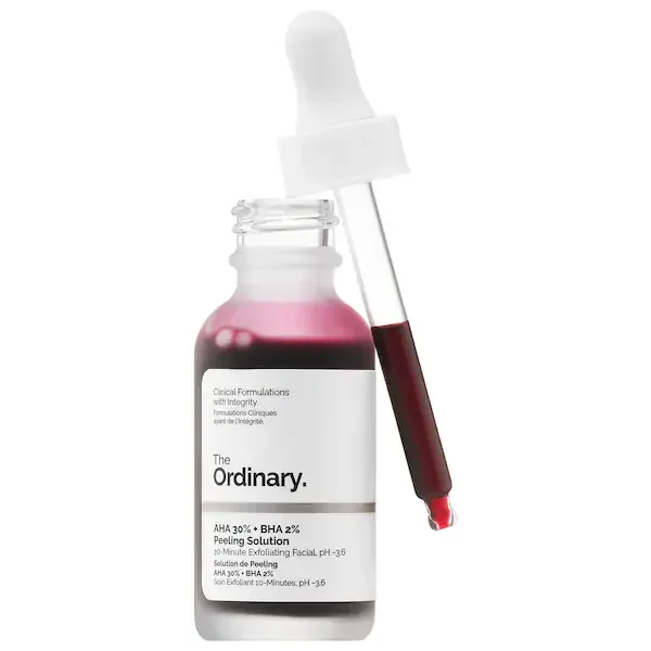 The Ordinary Peeling Solution adalah facial eksfoliasi dengan kandungan 30 persen alpha hydroxy acid (AHA) dan 2 persen beta hydroxy acid (BHA).