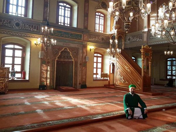 Potret Masjid yang Jadi Rumah Kucing Liar