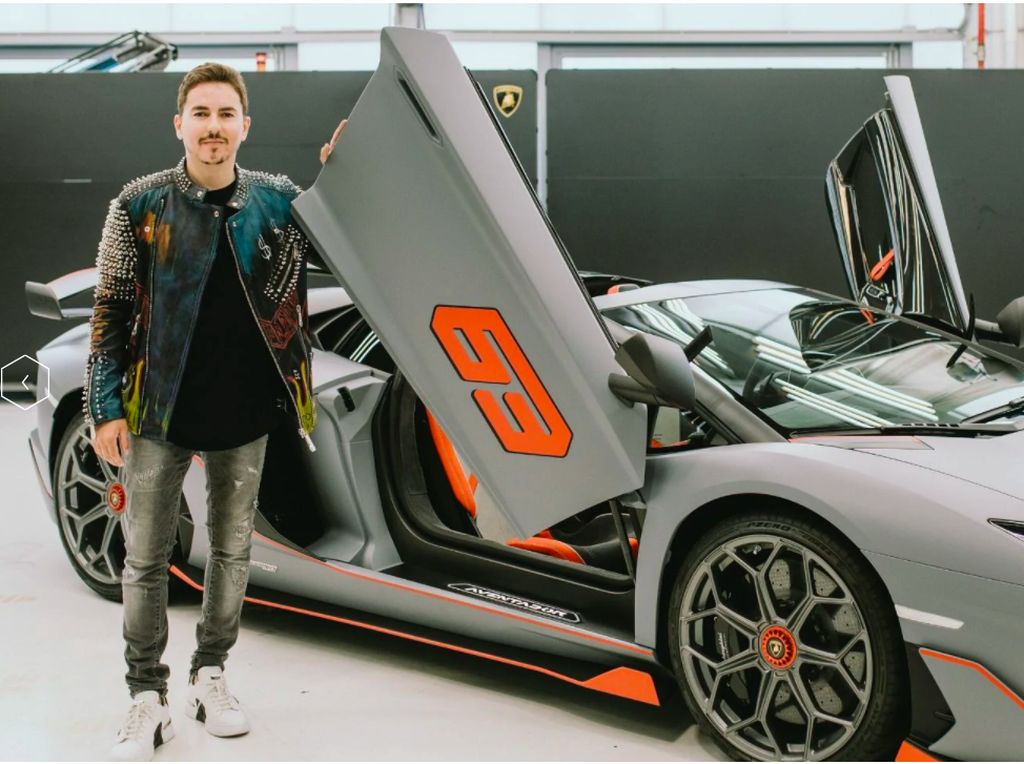 Lorenzo: Lamborghini Impian Para Pria Lorenzo: Lamborghini Impian Para Pria