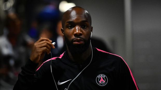SINGAPORE - JULY 30: Lassana Diarra #19 of Paris Saint Germain looks during the International Champions Cup match between Paris Saint Germain and Clu b de Atletico Madrid at the National Stadium on July 30, 2018 in Singapore.  (Photo by Thananuwat Srirasant/Getty Images for ICC)