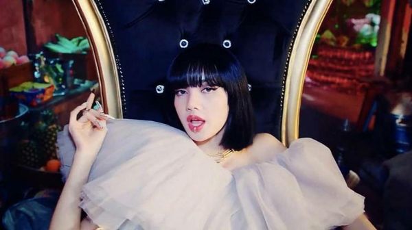 7 Potret Lisa Blackpink dengan Rambut Pendek