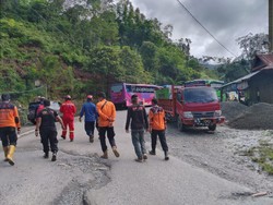 30 Mobil Terjebak Longsor di Palopo Sulsel Belum Bisa Dievakuasi
