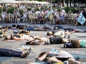 Orang-orang Ini Tidur di Jalan untuk Protes Perubahan Iklim