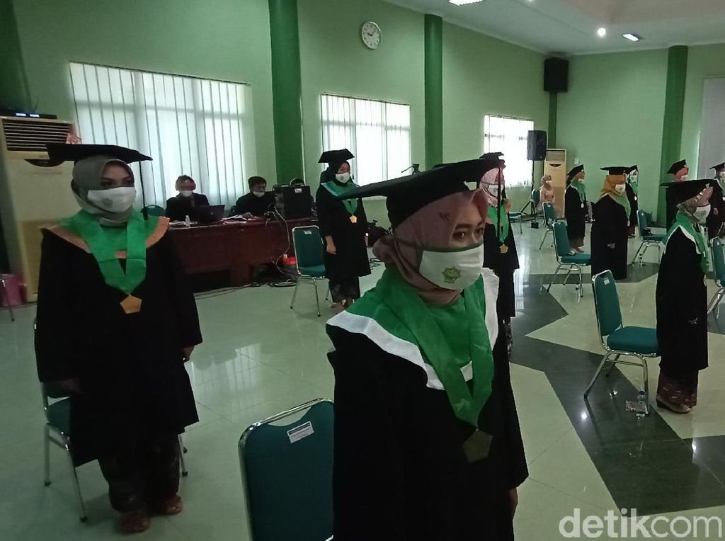 Mahasiswa IAIN Kudus Wisuda Online, Rektor: Kesakralan Tetap Ada Mahasiswa IAIN Kudus Wisuda Online, Rektor: Kesakralan Tetap Ada