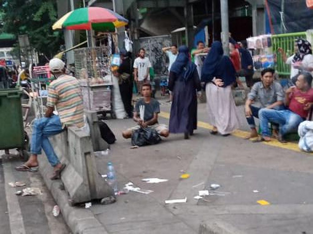 Masih Ada PKL Pasar Tanah Abang Tak Patuhi Protokol COVID, Ajak Balita Jualan Masih Ada PKL Pasar Tanah Abang Tak Patuhi Protokol COVID, Ajak Balita Jualan