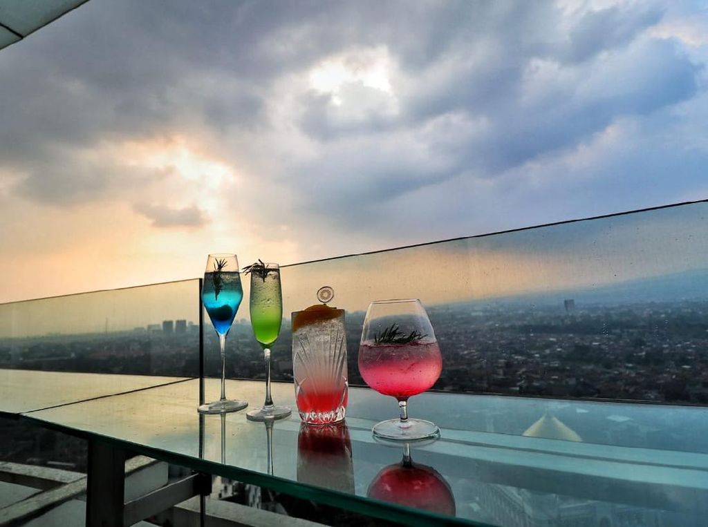 Tempat Terbaik Menikmati Bandung dari Ketinggian Tempat Terbaik Menikmati Bandung dari Ketinggian