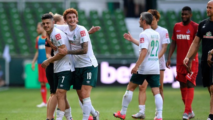 BREMEN, GERMANY - JUNE 27: Milot Rashica and Josh Sargent of Werder Bremen celebrate victory after the Bundesliga match between SV Werder Bremen and 1. FC Koeln at Wohninvest Weserstadion on June 27, 2020 in Bremen, Germany. (Photo by Oliver Hardt/Getty Images)