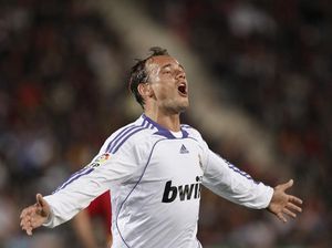 Alkohol dan Gaya Hidup Rock N Roll Bikin Sneijder Hancur