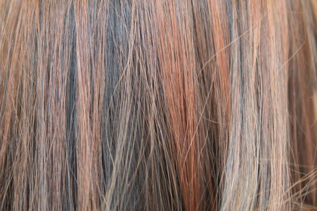 Biasanya yang mengalami adalah orang yang sering mewarnai rambut.