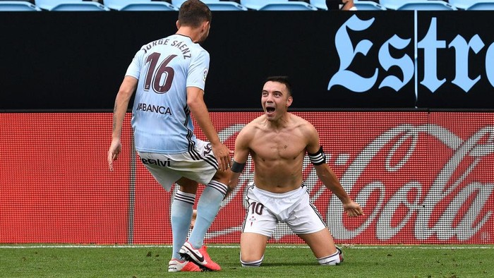 VIGO, SPAIN - JUNE 27:   Iago Aspas of RC Celta Vigo celebrates scoring  the second goal during the Liga match between RC Celta de Vigo and FC Barcelona at Abanca-Balaídos on June 27, 2020 in Vigo, Spain. (Photo by Octavio Passos/Getty Images)
