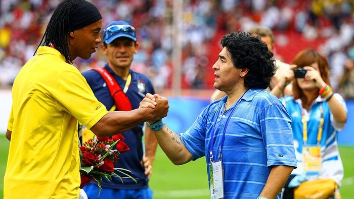 BEIJING - AUGUST 23: Diego Maradona of Argentina shakes the hand of Ronaldinho of Brazil during the medal ceremony for the Mens Football at the Mens Final between Nigeria and Argentina at the National Stadium on Day 15 of the Beijing 2008 Olympic Games on August 23, 2008 in Beijing, China.  (Photo by Koji Watanabe/Getty Images)