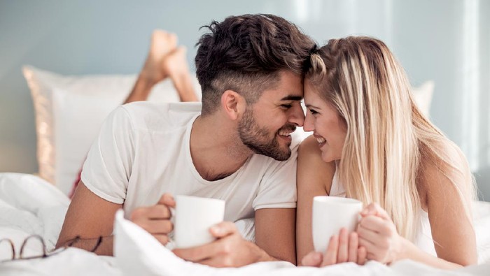 940983330 Ilustrasi hubungan seks suami istri
