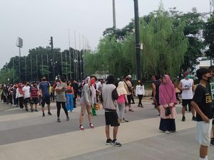 Jumlah Pengunjung Dibatasi, Warga Antre Panjang Masuk ke Ring Road GBK