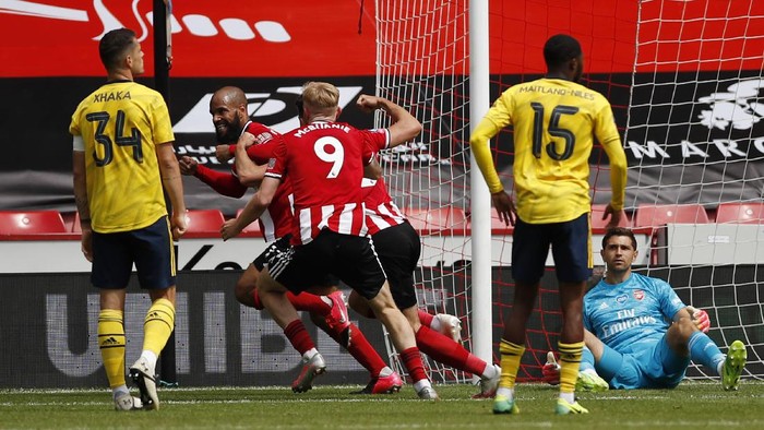 SHEFFIELD, ENGLAND - JUNE 28: David McGoldrick of Sheffield United celebrates after he scores his teams first goal during the FA Cup Fifth Quarter Final match between Sheffield United and Arsenal FC at Bramall Lane on June 28, 2020 in Sheffield, England. (Photo by Andrew Boyers/Pool via Getty Images)
