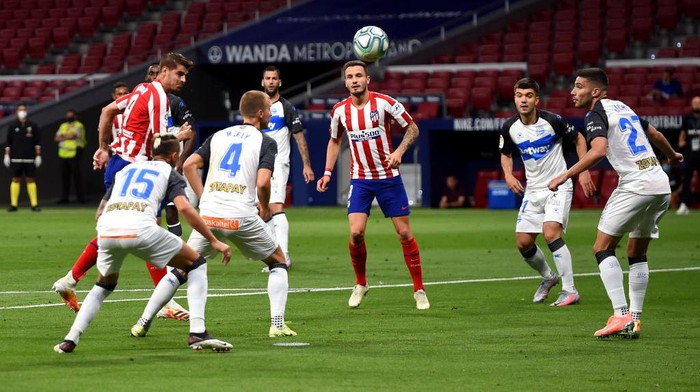 MADRID, SPAIN - JUNE 27: Alvaro Morata of Atletico Madrid wins a header during the La Liga match between Club Atletico de Madrid and Deportivo Alaves at Wanda Metropolitano on June 27, 2020 in Madrid, Spain. (Photo by Denis Doyle/Getty Images)