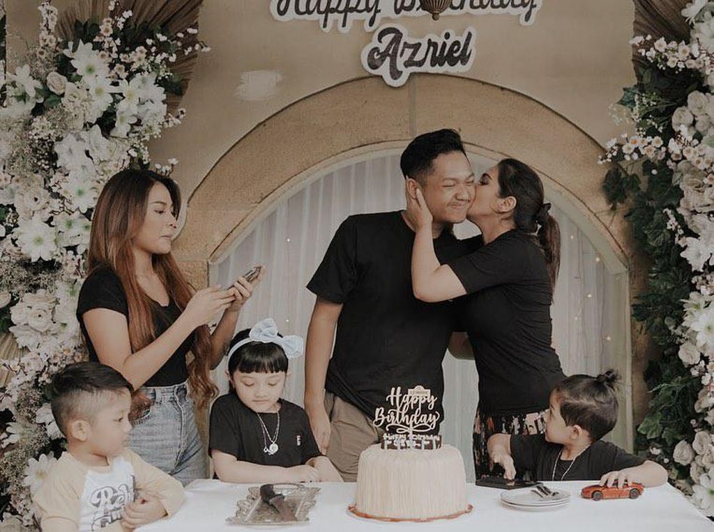 Rayakan Ulang Tahun, Azriel ke Ashanty: Terima Kasih Bunda Rayakan Ulang Tahun, Azriel ke Ashanty: Terima Kasih Bunda
