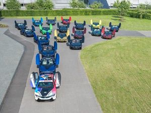 Pamit, BMW i8 Bentuk Barisan dengan 18 Warna Unik Tinggalkan Pabrik Leipzig