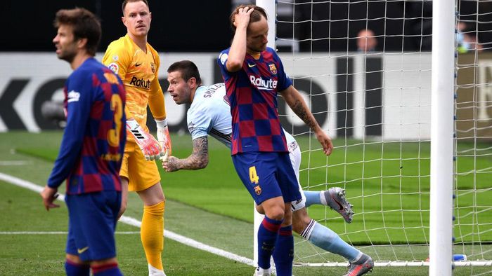 Celta Vigo vs Barcelona VIGO, SPAIN - JUNE 27: Fedor Smolov of RC Celta Vigo celebrates scoring his sides first goal during the Liga match between RC Celta de Vigo and FC Barcelona at Abanca-Balaídos on June 27, 2020 in Vigo, Spain. (Photo by Octavio Passos/Getty Images)