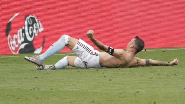 Celta Vigo's Iago Aspas celebrates after scoring his side's second goal during a Spanish La Liga soccer match between RC Celta and Barcelona at the Balaidos stadium in Vigo, Spain, Saturday, June 27, 2020. (AP Photo/Lalo Villar)