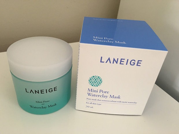 Kelebihan Laneige Mini Pore Waterclay Mask terletak pada bahan lumpur dari Yellow Sea yang bermanfaat untuk menyerap minyak dan mengecilkan pori.
