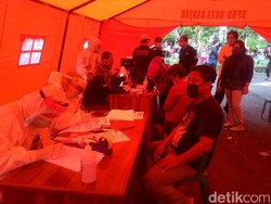 Puluhan Warga Banjar Ikut Tes Swab di Sekitar Eks Stadion Patroman