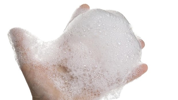 Sabun daerah kewanitaan/sumber: https://www.detik.com Sabun khusus itupun harus terlebih dahulu diketahui komposisi dan kandungannya karena akan berkaitan dengan efek yang ditimbulkan.